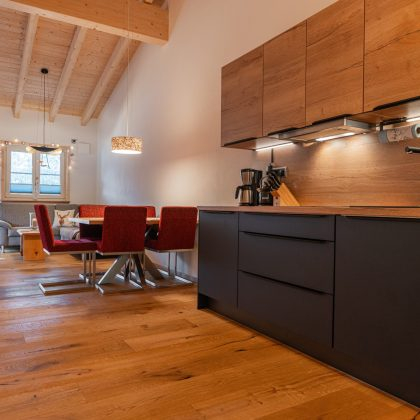 Chalet_Hirschbach_Ap. 1 Rotspitz Küche Essbereich 1 (Chris Gollhofer CA109442)