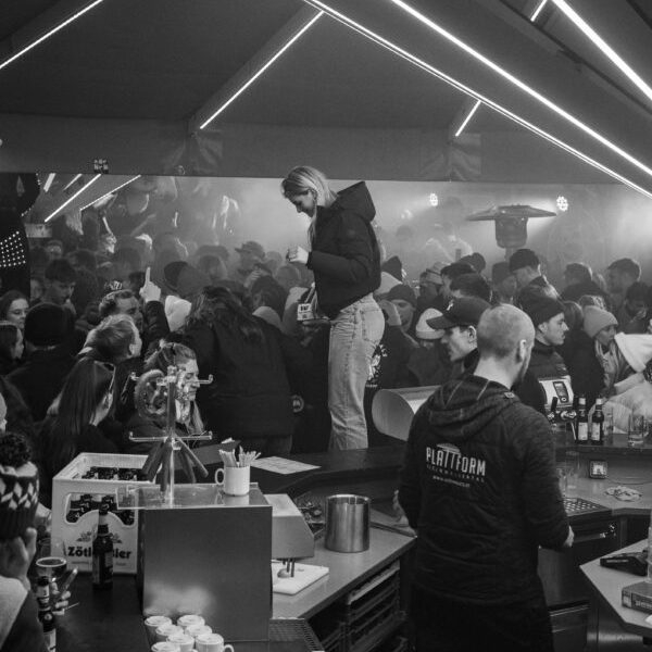 Opening-25_26-Plattform-503_1-600x900