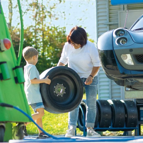 (c) Ravensburger Spieleland_Bosch Car Service Räderwechsel