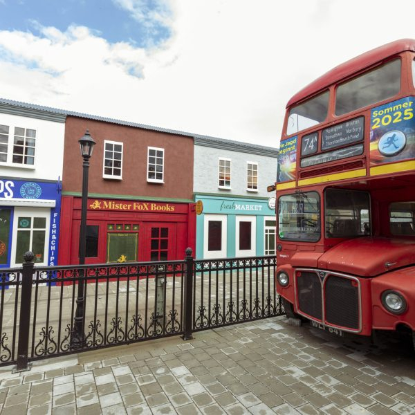 (c) Ravensburger Spieleland_Scotland Yard_Außenkulisse