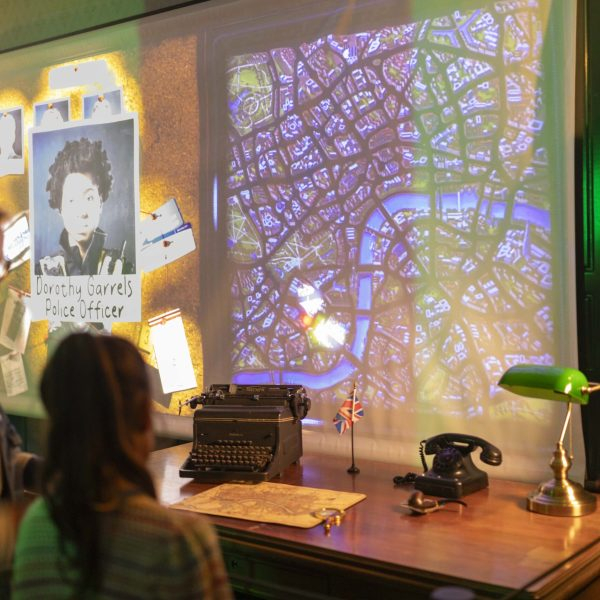 (c) Ravensburger Spieleland_Scotland Yard_Eingangsbereich