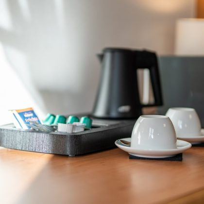 kaffeestation-einem-hotelzimmer-1240x700