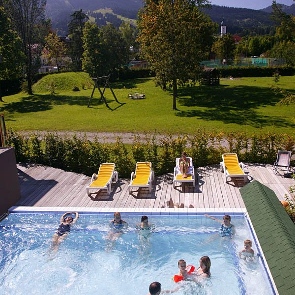warmwasseraussenbecken_01